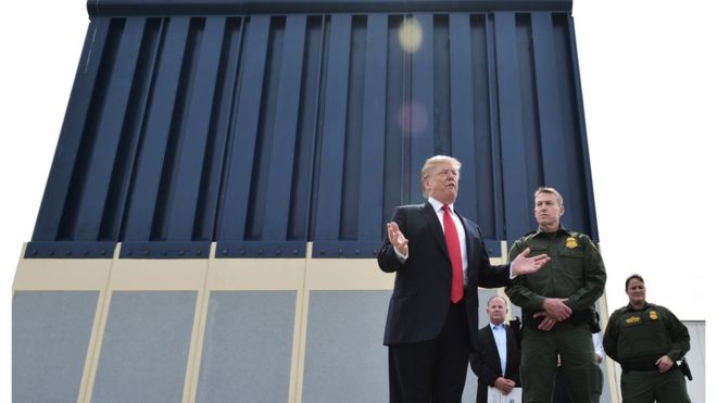Trump inspeccionó personalmente diferentes prototipos del muro que quiere construir en la frontera sur de EE.UU.